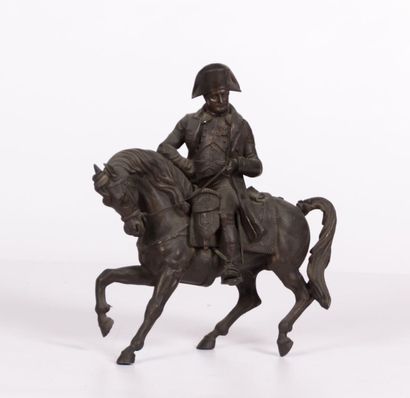 null Ecole française XIXème siècle

Napoléon à cheval

Bronze à patine brune

(éléments...
