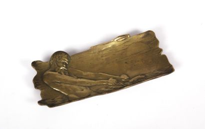 null Vide poche en bronze figurant un pêcheur

Long. : 19,5 cm - Prof. : 8,5 cm