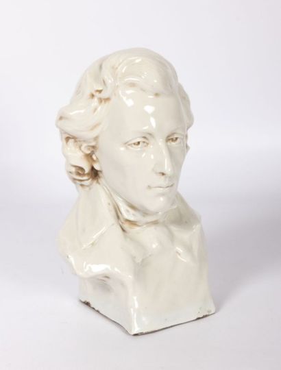 null R.NANNANI

Buste en porcelaine blanche représentant Frédéric Chopin

Signé 

Haut....