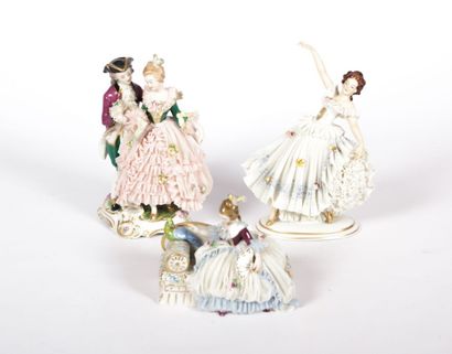 null ALLEMAGNE

Trois sujets en porcelaine figurant une danseuse (Haut. : 20 cm),...
