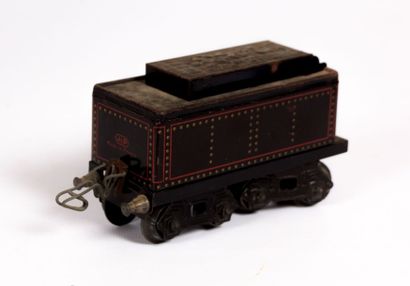 null JEP

Wagon à charbon en tôle laqué

(état d'usage)

Haut. : 8,5 cm - Long. :...