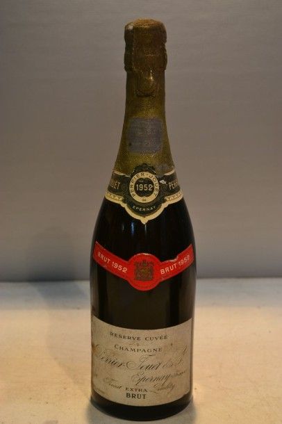 null 1 Blle Champagne PERRIER JOUET Extra Brut 1952
Et. un peu tachée. Coiffe impeccable....