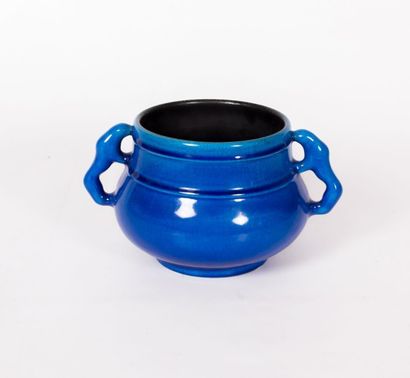 null CHAMBOST Pol (1906-1983)

Vase à panse globulaire en céramique émaillée bleu...
