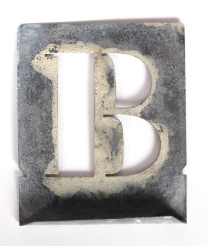 null Lettre prochoir en zinc "B"

Haut. : 10 cm - Larg. : 8 cm
