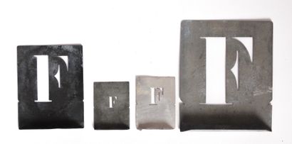 null Quatre lettres prochoir en zinc "F"

Haut. : 10 cm - Larg. : 8 cm 

Haut. :...