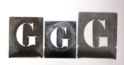null Trois lettres prochoir en zinc "G"

Haut. : 10 cm - Larg. : 8 cm 

Haut. : 8...