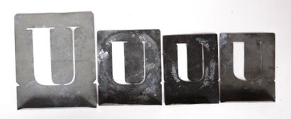null Quatre lettres prochoir en zinc "U"

Haut. : 10 cm - Larg. : 8 cm 

Haut. :...