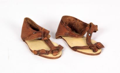 null Paire de sandales de poupée en cuir

Long. : 7 cm
