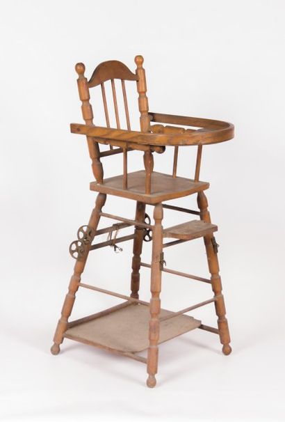 null Chaise d'enfant miniature en bois tourné à système amovible formant bureau,...