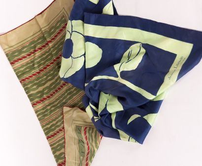 null LANVIN

Deux foulards en soie à décor de fleurs et de rayures

(état d'usage)

66...