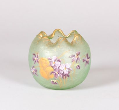 null MONTJOYE

Vase sphérique en verre à décor de violettes émaillées et rehaussées...