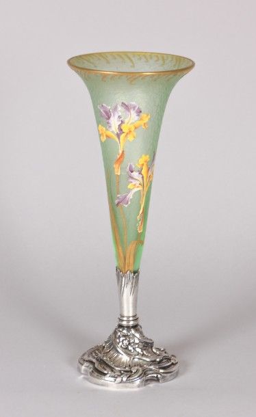null MONTJOYE

Vase de forme tulipe en verre à décor de violettes émaillées et rehaussées...