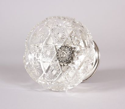 null Coupe en cristal taillé à décor de pointes de diamants et rosaces, la bordure...