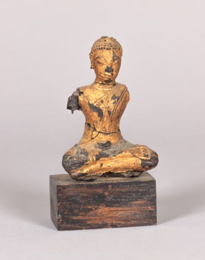 null SIAM

Bouddha bois doré assis

(accidents et manques au dos)

Haut. : 10,4 ...