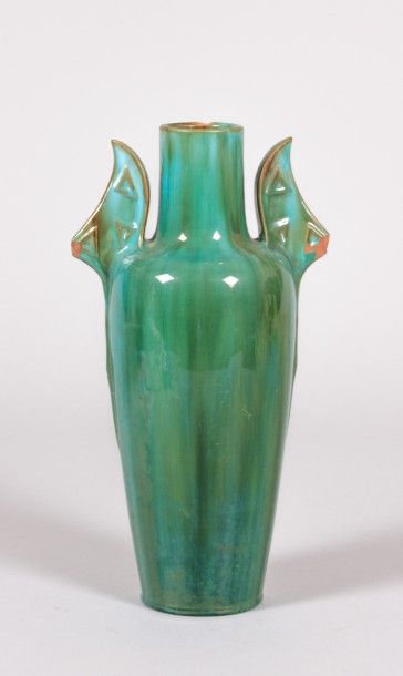 null MASSIER Clément (1844-1917) 

Vase modèle "Afghan" de forme ovoïde à col droit...