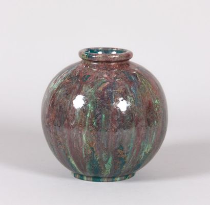 null C.A.B. (Céramique d'Art de Bordeaux)

Vase de forme sphérique en terre cuite...