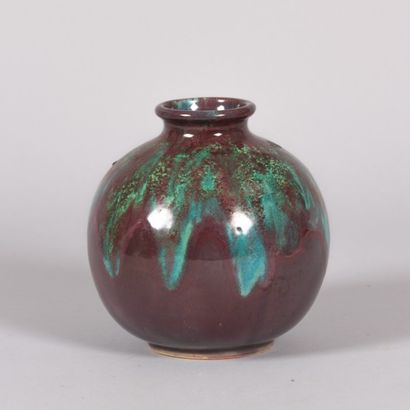null C.A.B. (Céramique d'Art de Bordeaux)

Vase de forme sphérique en terre cuite...