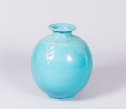 null C.A.B. (Céramique d’Art de Bordeaux)

Vase de forme sphérique en terre cuite...