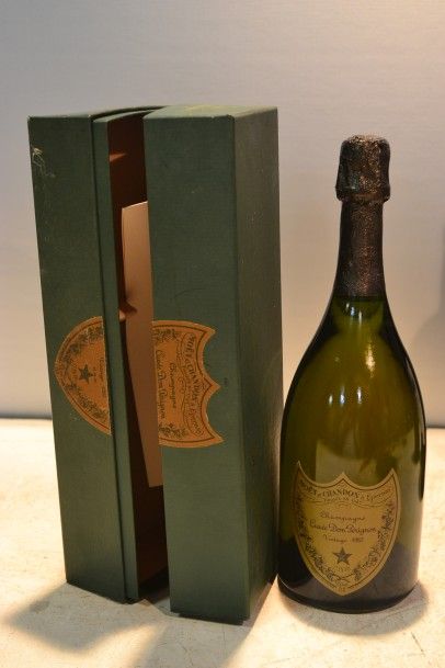 null 1 Blle	Champagne DOM PÉRIGNON 		1982

	Présentation et niveau impeccables. En...