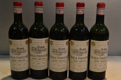 null 5 Blles	CH. FONPLÉGADE	St Emilion GCC	1961

	Et. à peine tachées. N : 1 haut...