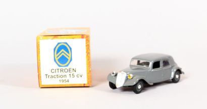 null NOREV (CH)

Citroën Traction 15 cv 1954 - N°KM7827

Echelle 1/43

(bon état,...