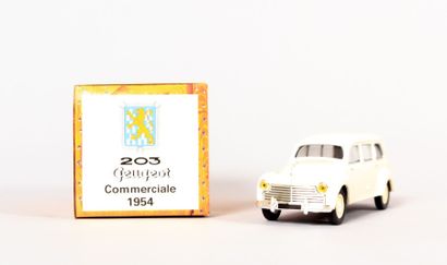 null NOREV (CH)

Peugeot 203 Commerciale 1954 - N°JQ3113

Echelle 1/43

(bon état,...