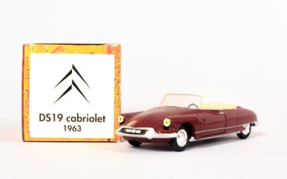 null NOREV (CH)

Citroën cabriolet DS 19 1963 - N°AS4344

Echelle 1/43

(bon état...