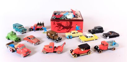 null FIGURINES TINTIN - HERGE 

Lot de quinze véhicules miniatures Tintin dans une...