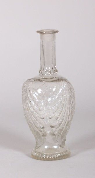 null Aiguière en verre col en métal argenté,

XXème siècle

Haut. : 34 cm 

Carafe...
