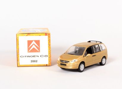 null NOREV (CH)

Citroën C8 2002 - N°MU9280

Echelle 1/43

(bon état, dans sa boîte...