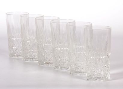 null SAINT LOUIS

Suite de six verres en cristal taillé de pointes de diamants.