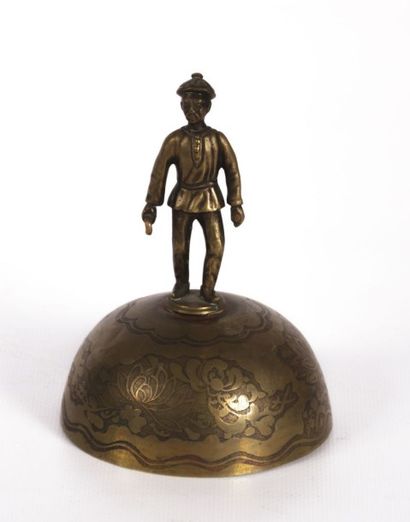 null Clochette de table en bronze la prise figurant un chinois

Haut. : 12,5 cm