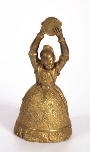 null Clochette de table en bronze en forme de chinois en robe jouant du tambourin,...