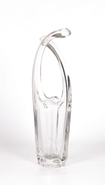 null Vase en cristal de forme libre à deux anses.

(infimes égrenures)

Haut. : 49...