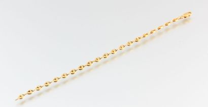 null Bracelet en or jaune 750 millièmes à maillon grain de café.

Poids 3,46 g