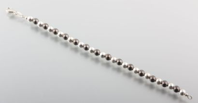null Bracelet dit " marseillais " de perles d'argent

Poids brut : 5.5 g