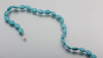 null Collier de perles de turquoise reconstituées de forme olive

Long. : 44 cm ...