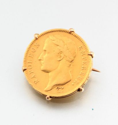 null Broche en or présentant une pièce de 40 francs Napoléon et daté 1811
Poids :...