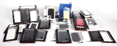 null Lot comprenant soixante étuis de téléphone dont trente de marque Nokia, vingt...