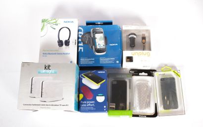 null Lot comprenant un kit wifi, un pack accessoires Nokia (support voiture + chargeur...