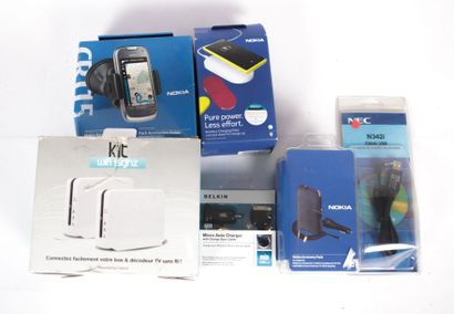 null Lot comprenant un kit wifi, un pack accessoires Nokia (support voiture + chargeur...