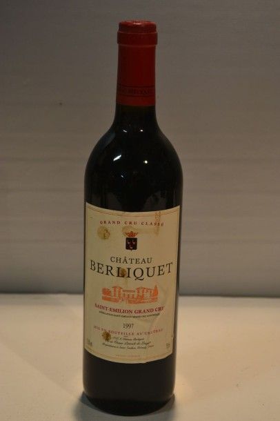 null 1 Blle	CH. BERLIQUET	St Emilion GCC	1997

	Et. un peu tachée. N : mi goulot...