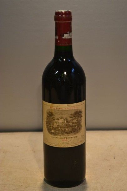 null 1 Blle	CH. LAFITE ROTHSCHILD	Pauillac 1er GCC	1993

	Et. plus ou moins tachée...