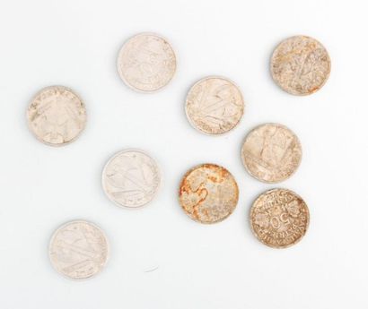 null REGIME DE VICHY (1940-1944)

Neuf pièces de 50 centimes Bazor, 1942

Hache et...