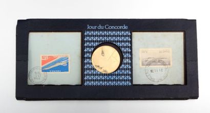 null Médaille Premier jour du Concorde Médaille commémorative et deux timbres oblitérés...