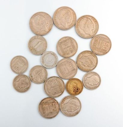 null ALGERIE FRANCAISE 

Dix sept pièces dont un dinar tracteur 1972 (1), vingt centimes...