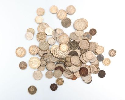 null SUISSE

Lot de trente pièces dont 1/2 francs Motta 1920 (1), 1/2 francs Golaz...