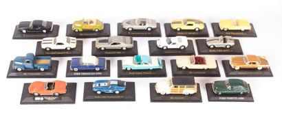 null Lot de dix huit voitures miniatures sans marque apparente tels que Pontiac Fire...