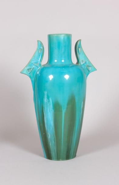 null MASSIER Clément (1844-1917) attribué à

Vase modèle "Afghan" de forme ovoïde...