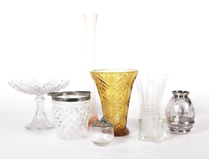 null Lot en verre comprenant un vase à col évasé (important éclat), un soliflore...